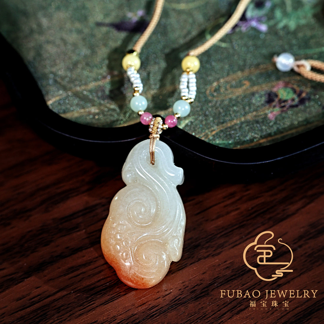 Three-dimensional amber auspicious cloud pendant
