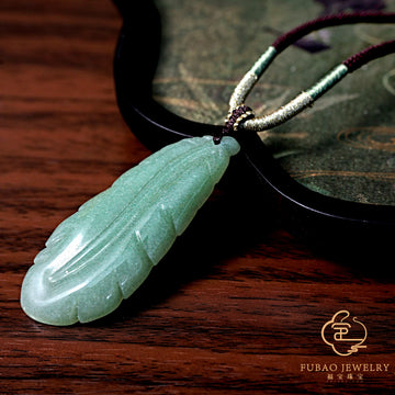 Three-dimensional feathers fall with the heart